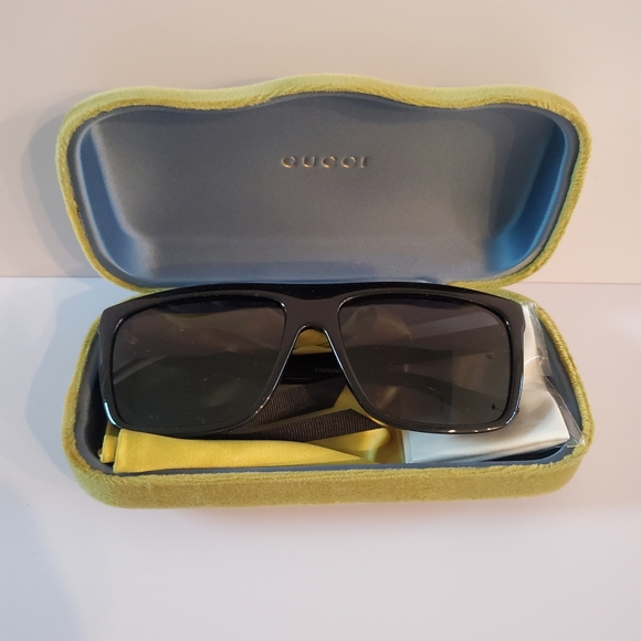 Sunglasses Gucci - Picture 1 of 4